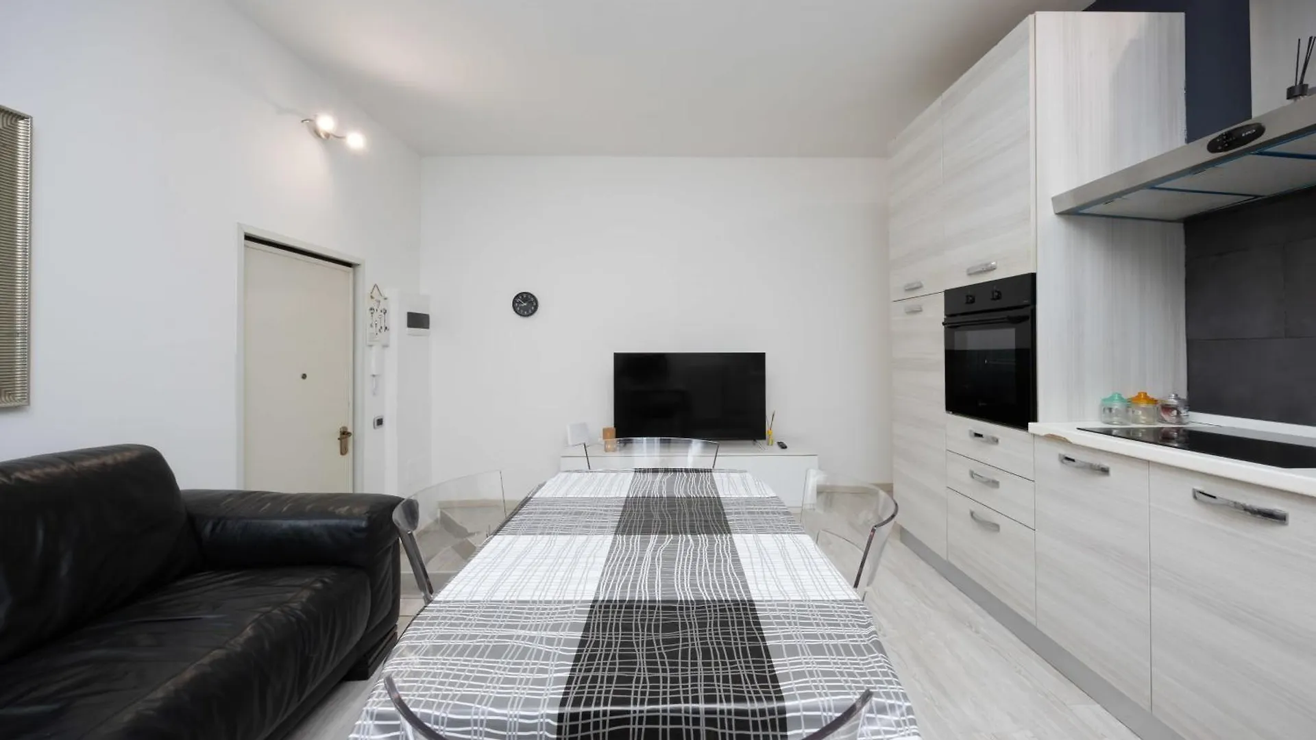 Контакты Appartamento Zona San Siro